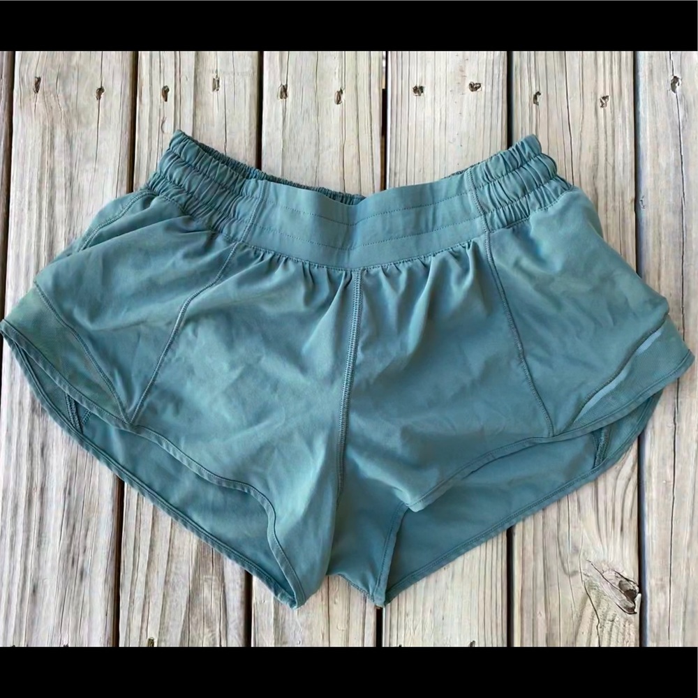 Lululemon Hotty Hot II 2.5” short